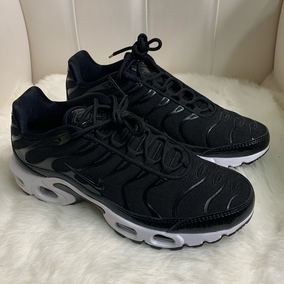 nike tn size 8
